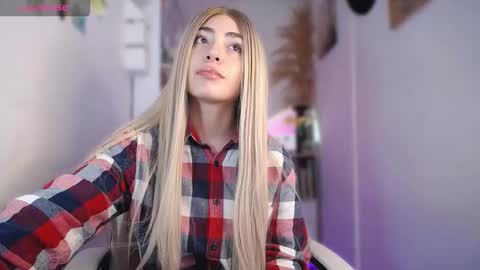 Snapshot of channel_blonde_a chatting on November 5, 4:40 pm channel_blonde_a online show from November 5, 4:40 pm