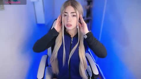 Snapshot of channel_blonde_a chatting on November 7, 3:45 pm channel_blonde_a online show from November 7, 3:45 pm