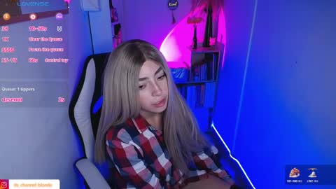 Snapshot of channel_blonde_a chatting on April 8, 12:21 am channel_blonde_a online show from April 8, 12:21 am