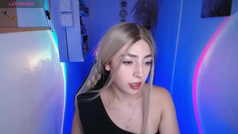 Snapshot of channel_blonde_a chatting on April 24, 10:45 pm channel_blonde_a online show from April 24, 10:45 pm