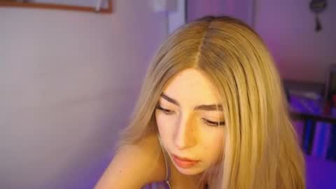 Snapshot of channel_blonde_a chatting on June 14, 4:03 am channel_blonde_a online show from June 14, 4:03 am