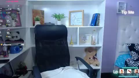 Snapshot of chantal_adams0 chatting on June 25, 2:10 pm chantal online show from June 25, 2:10 pm