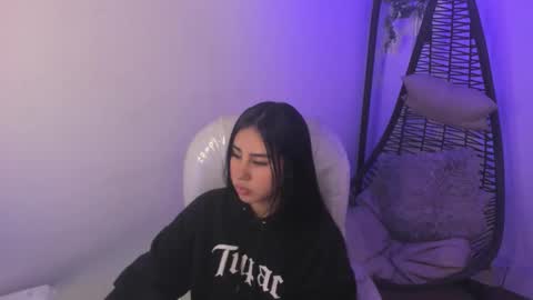 Chantall online show from November 22, 5:39 am