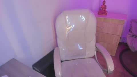 Chantall online show from December 16, 5:34 am