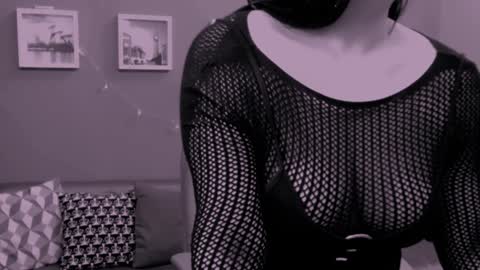 The Queen online show from December 14, 11:56 pm