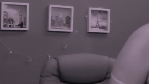 The Queen online show from December 22, 8:25 pm