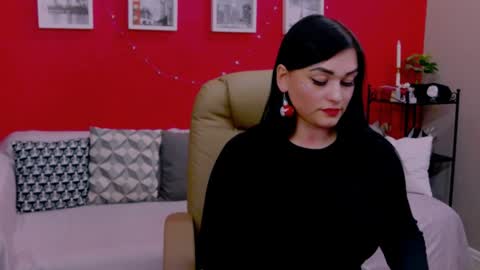 The Queen online show from January 3, 7:07 pm