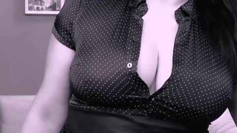 The Queen online show from February 16, 2:21 pm