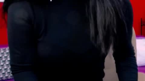 The Queen online show from October 19, 8:53 pm