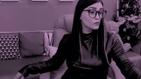 The Queen online show from January 10, 3:47 pm