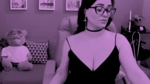 Snapshot of chantallovely chatting on April 24, 8:00 pm The Queen online show from April 24, 8:00 pm