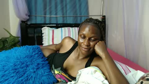 Snapshot of chantelsamz2 chatting on December 8, 3:13 pm Chantel online show from December 8, 3:13 pm