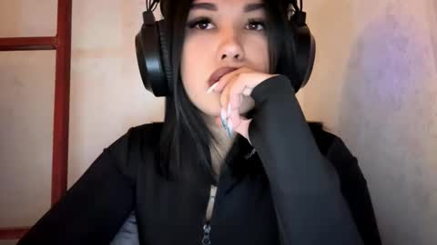 Lola online show from December 2, 6:25 pm