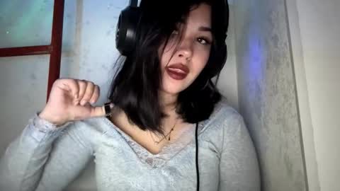 Lola online show from December 18, 2:56 pm