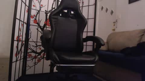 Snapshot of chariotmay chatting on December 20, 3:46 am Chariot May online show from December 20, 3:46 am