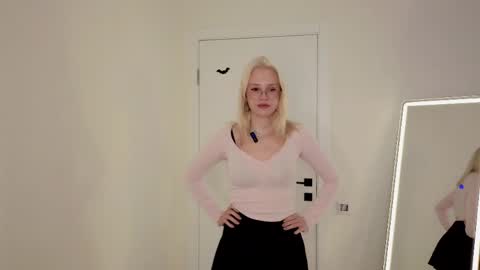 Tessa online show from May 30, 8:11 am