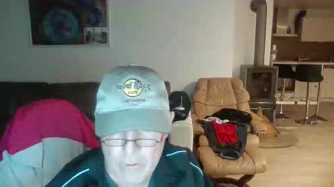 charles6064 online show from May 9, 10:26 pm