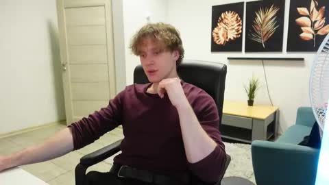 CHARLES DREAMS online show from November 30, 10:47 pm