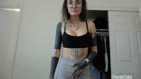 Charlie Cake online show from December 17, 8:15 pm