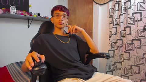 Snapshot of charlieerusso chatting on December 7, 1:14 am Charles Russo online show from December 7, 1:14 am