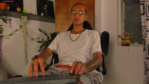 Snapshot of charlieerusso chatting on January 18, 3:53 am Charles Russo online show from January 18, 3:53 am