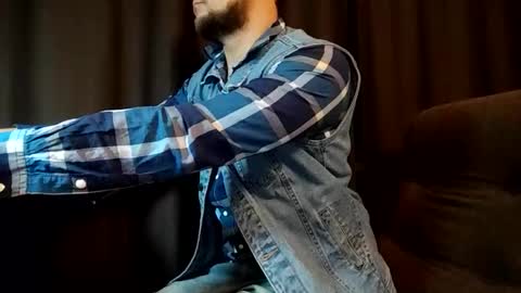 Snapshot of charlieoyeah chatting on November 17, 10:04 pm CharlieOYeah online show from November 17, 10:04 pm