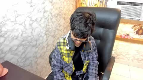 Snapshot of charlietaylor_ chatting on October 21, 1:01 pm Charlie online show from October 21, 1:01 pm