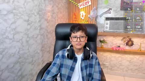 Snapshot of charlietaylor_ chatting on October 24, 1:29 pm Charlie online show from October 24, 1:29 pm