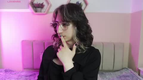 charlothe_dumont online show from June 18, 1:48 pm
