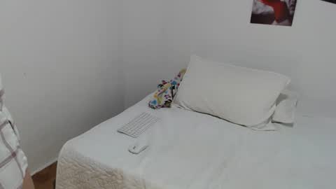 Snapshot of charlotte2852 chatting on August 6, 5:09 am karinaa independent model online show from August 6, 5:09 am