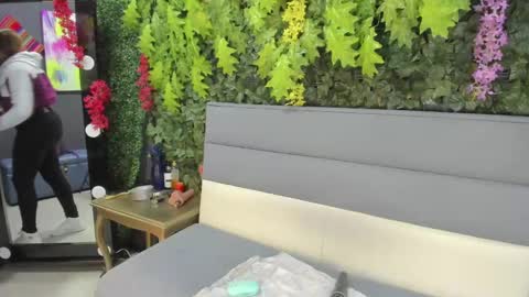 Snapshot of charlotte_brown_1 chatting on January 4, 11:33 am CHARLOTTE BROWN online show from January 4, 11:33 am