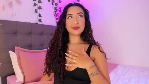 Snapshot of charlotte_jamees chatting on February 23, 10:31 pm Charlotte james online show from February 23, 10:31 pm