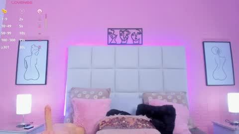 Snapshot of charlotte_kisss chatting on April 30, 9:19 pm Charlotte online show from April 30, 9:19 pm