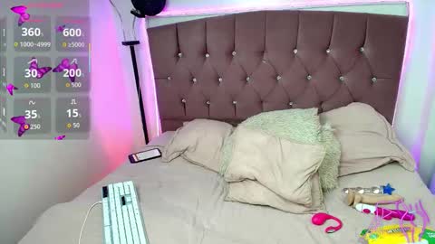 charlotte_walker1 online show from November 13, 2:16 pm