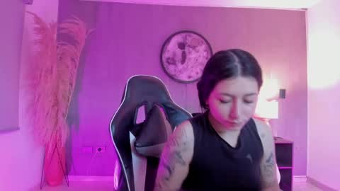 Charlottee online show from May 31, 11:50 am