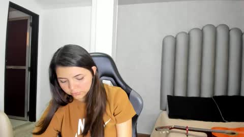 charlottee_starr online show from January 8, 8:44 pm