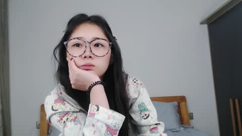 Snapshot of charlottelin chatting on December 4, 10:46 am Charlotte online show from December 4, 10:46 am