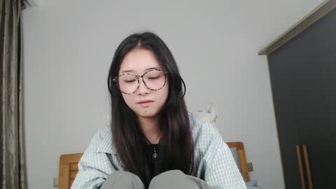 Snapshot of charlottelin chatting on December 8, 2:09 pm Charlotte online show from December 8, 2:09 pm