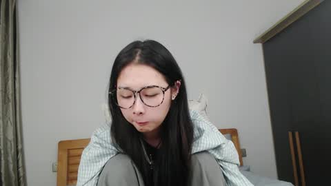 Snapshot of charlottelin chatting on December 8, 5:11 pm Charlotte online show from December 8, 5:11 pm