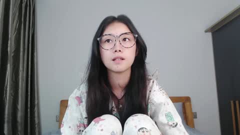 Snapshot of charlottelin chatting on December 10, 2:50 pm Charlotte online show from December 10, 2:50 pm