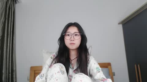 Snapshot of charlottelin chatting on December 12, 2:00 pm Charlotte online show from December 12, 2:00 pm