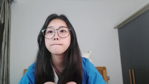 Snapshot of charlottelin chatting on December 17, 6:20 pm Charlotte online show from December 17, 6:20 pm