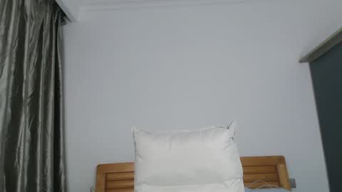 Snapshot of charlottelin chatting on December 23, 6:05 pm Charlotte online show from December 23, 6:05 pm