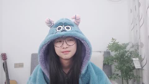 Snapshot of charlottelin chatting on January 3, 10:19 pm Charlotte online show from January 3, 10:19 pm