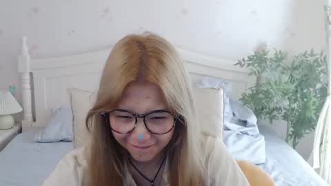 Snapshot of charlottelin chatting on October 2, 2:29 am Charlotte online show from October 2, 2:29 am