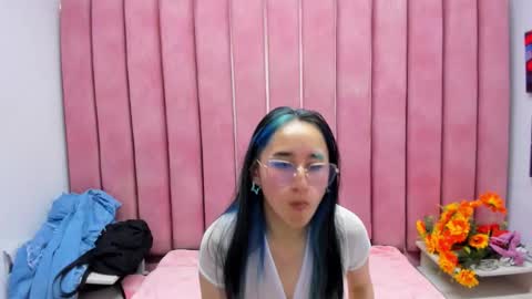 charlottestuart_ online show from December 3, 3:36 am