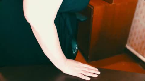 CharlotteXTasty online show from February 24, 10:15 am