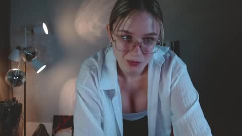 Michelle  online show from April 18, 1:42 am