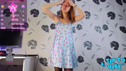 Snapshot of charming_berry_ chatting on December 2, 2:52 pm Lisa online show from December 2, 2:52 pm