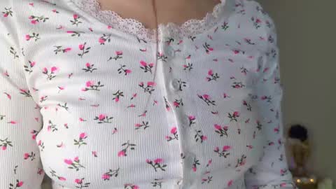 Snapshot of charming_bliss chatting on February 9, 3:38 pm Kaylee online show from February 9, 3:38 pm